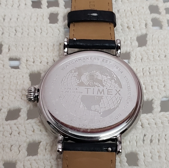 Nwot Mens Timex Indiglo Easy Reader Watch on Black Leather Band - Picture 8 of 11